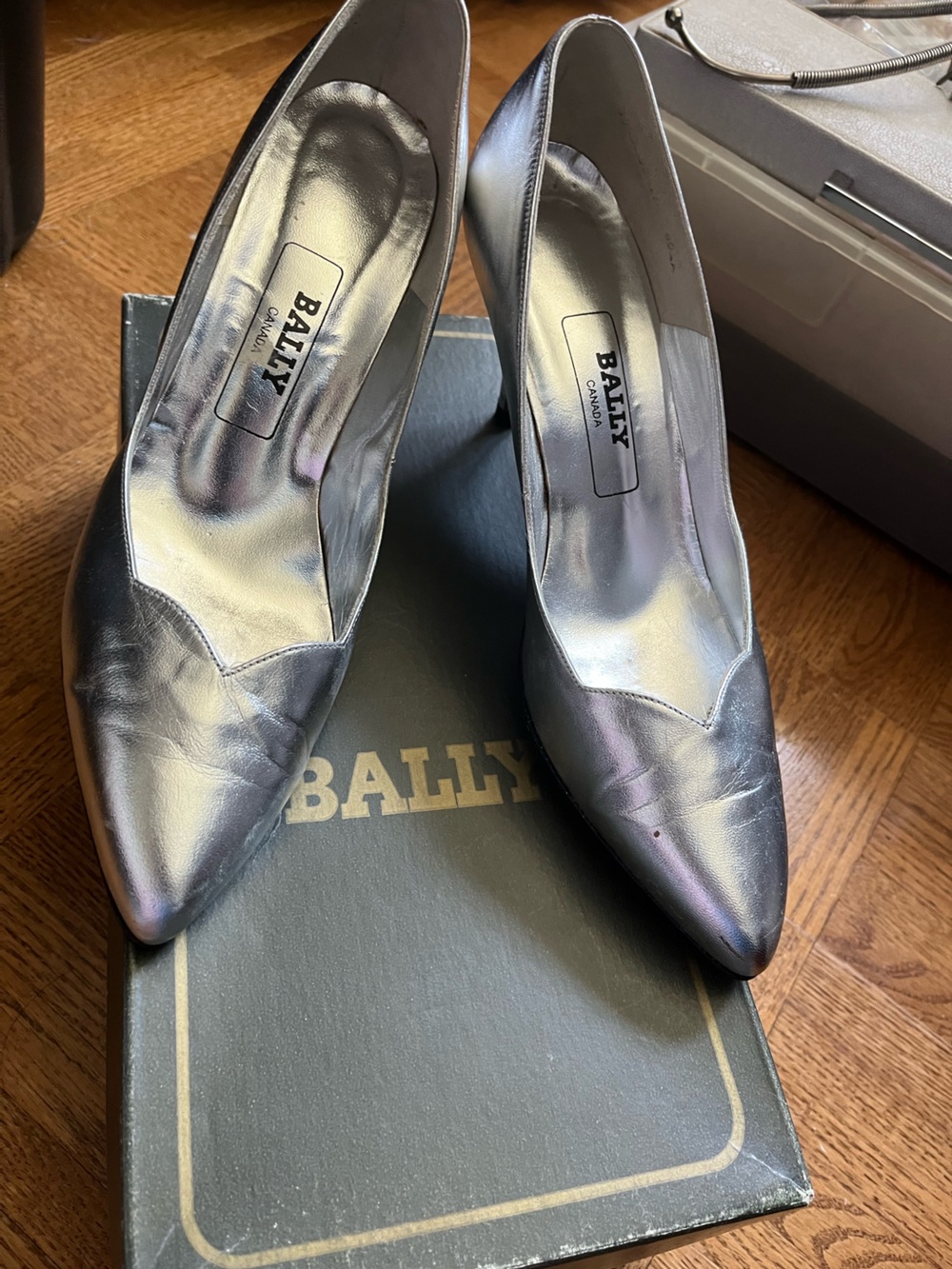 Bally Silver Metallic Leather Pointed Pumps | Size 8 AA - Picture 3 of 14